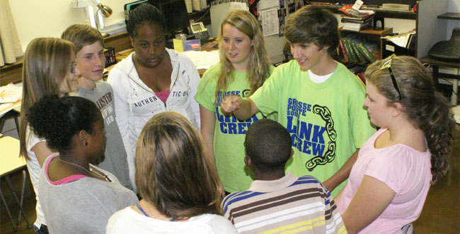 Link crew provides guidance for incoming freshmen