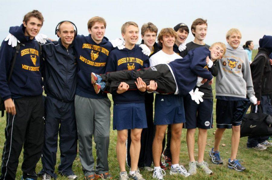 Boys cross country places 3rd in regionals, advances to states