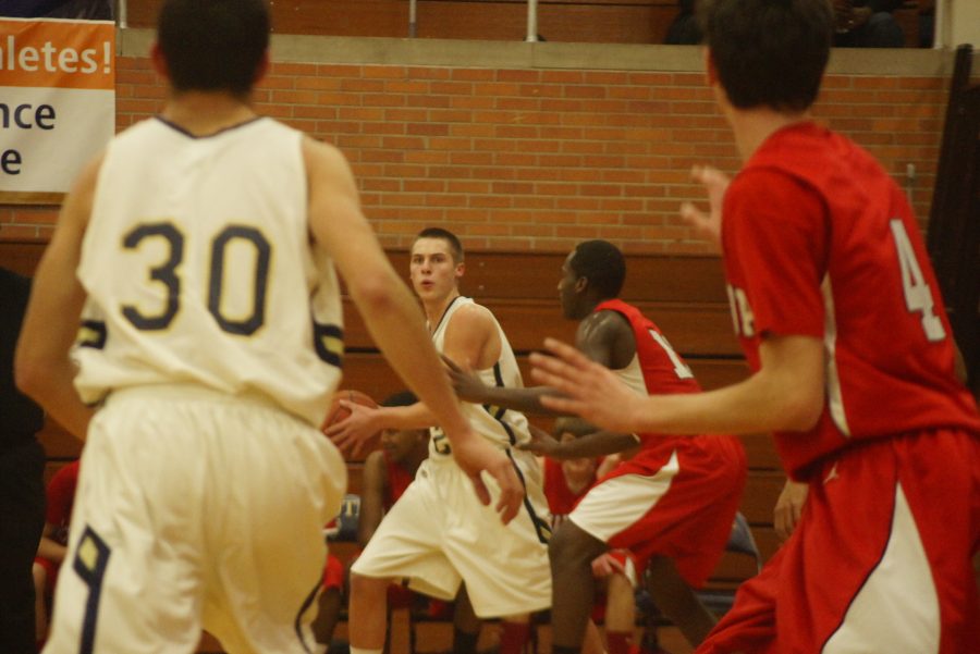 Boys basketball loses to Roseville, despite strong performances from seniors  