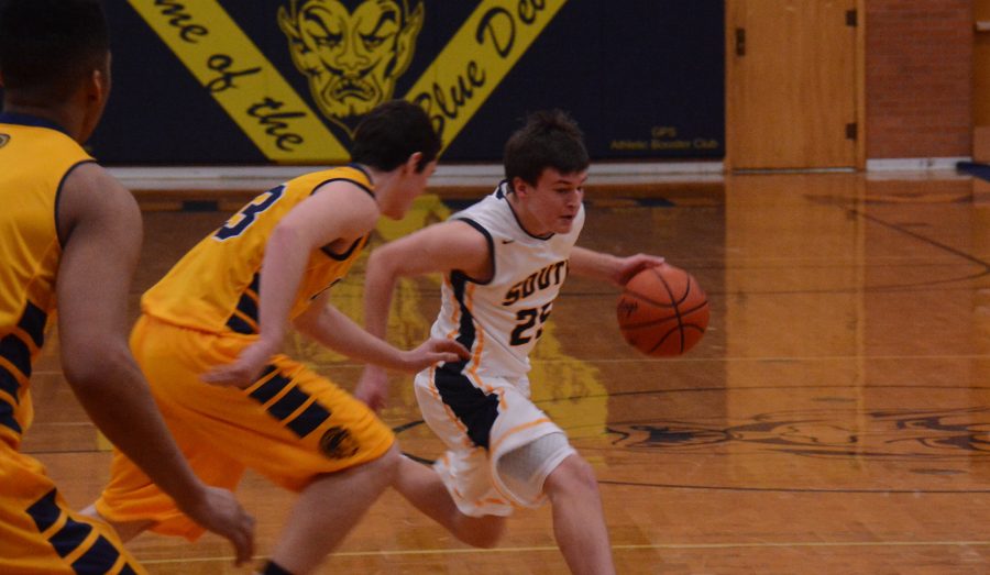 Boys Basketball surges past Clawson, 56-40