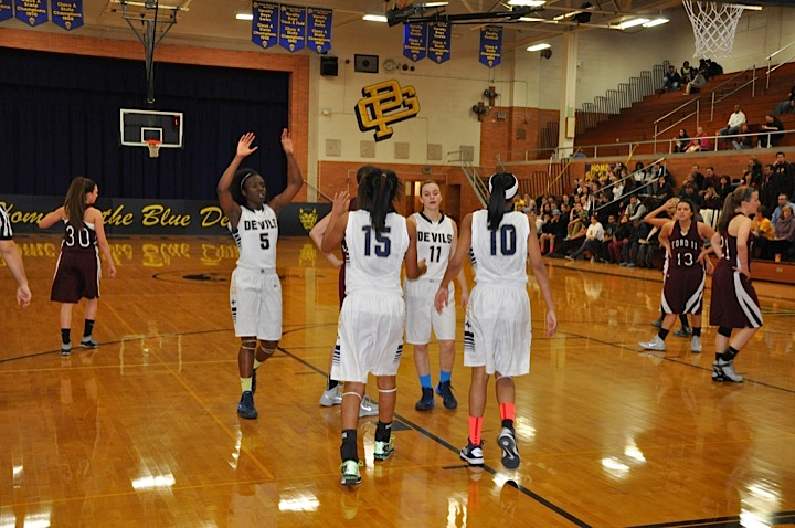 Girls basketball secures MAC Red with win against Henry Ford II, 69-60