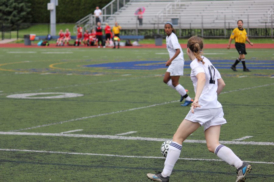 Girls soccer dominates Roseville, 8-0