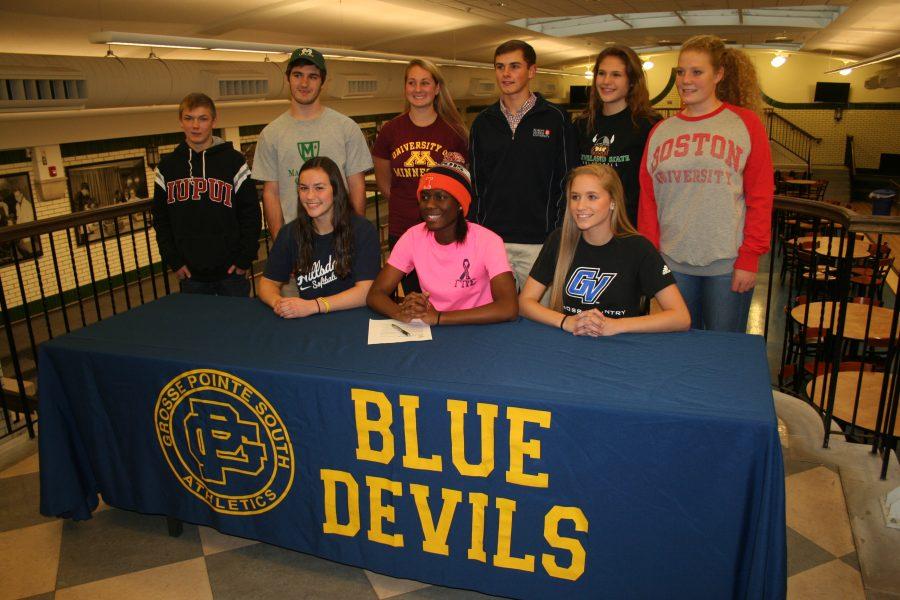 Senior+athletes+sign+national+letters+of+intent