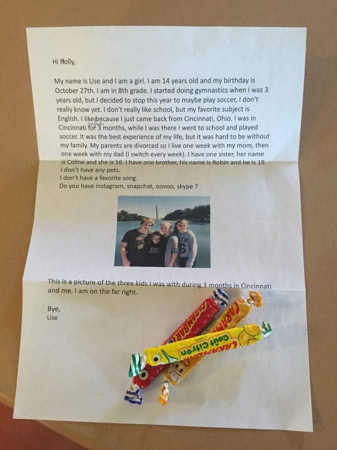 French+IV+Honor+student%2C+Holly+Daywalt+16%2C+received+a+letter+from+her+pen+pal+with+candy+attached.
