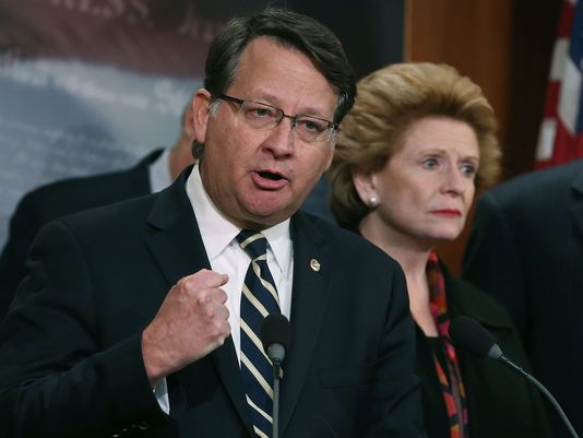 Political Review Feb. 8-Senators Gary Peters and Debbie Stabanow propose a 6 million dolar federal aid amendment for Flint. Photo taken by Mark Wilson, used under Getty Images.