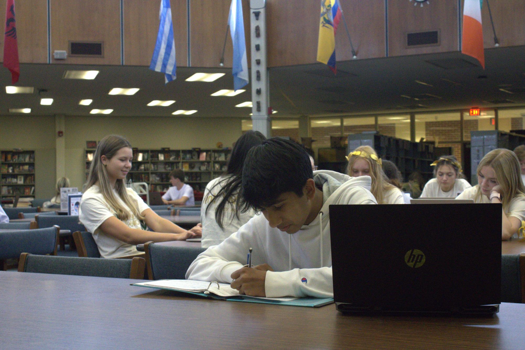 Students struggle with limited library hours – The Tower Pulse