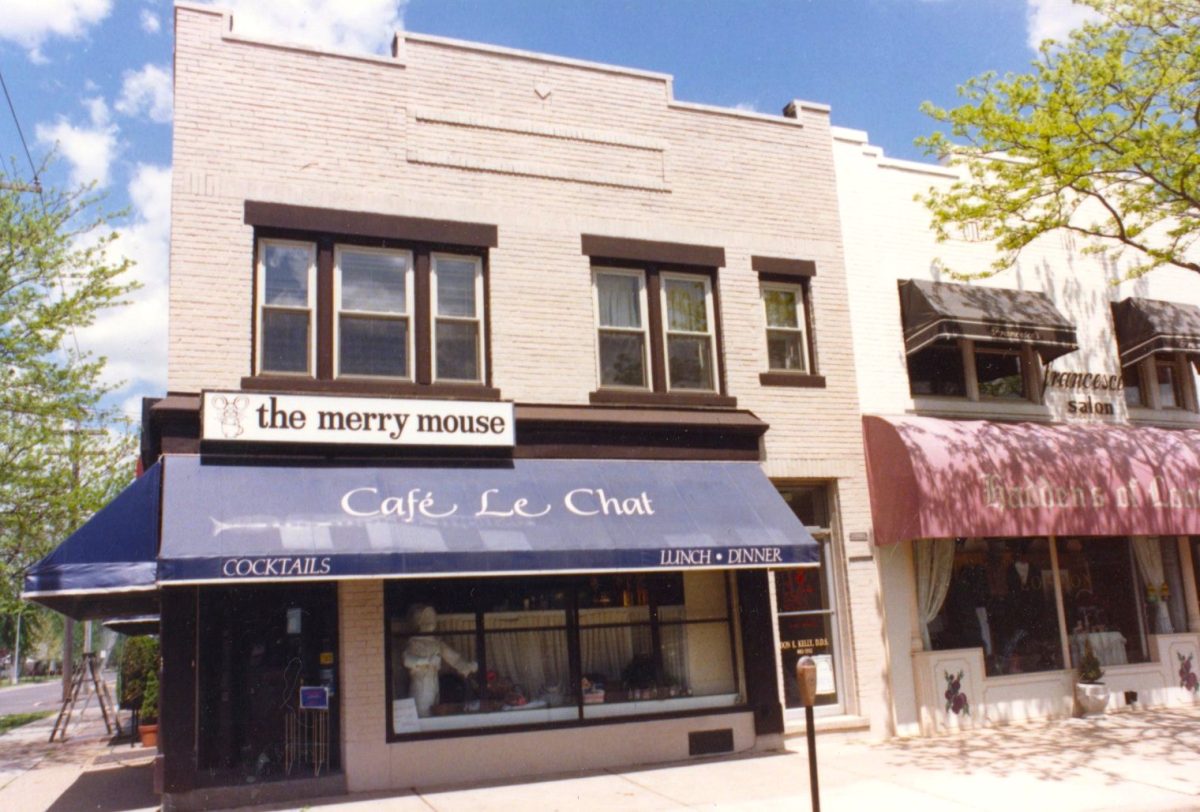 The Merry Mouse combined with Cafe Le Chat. Located at the NE corner of Kercheval Ave. and Notre Dame Rd, 1989.