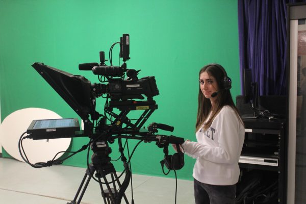 Hannah Agnone ’25 operates the camera and teleprompter for GPTV news. Each morning a camera operator.