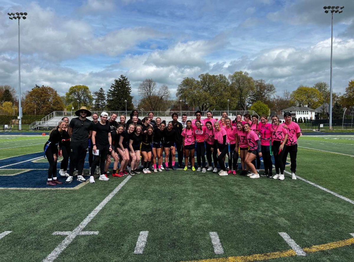Juniors+and+Sophomores+wore+black+and+seniors_freshman+represented+in+pink.