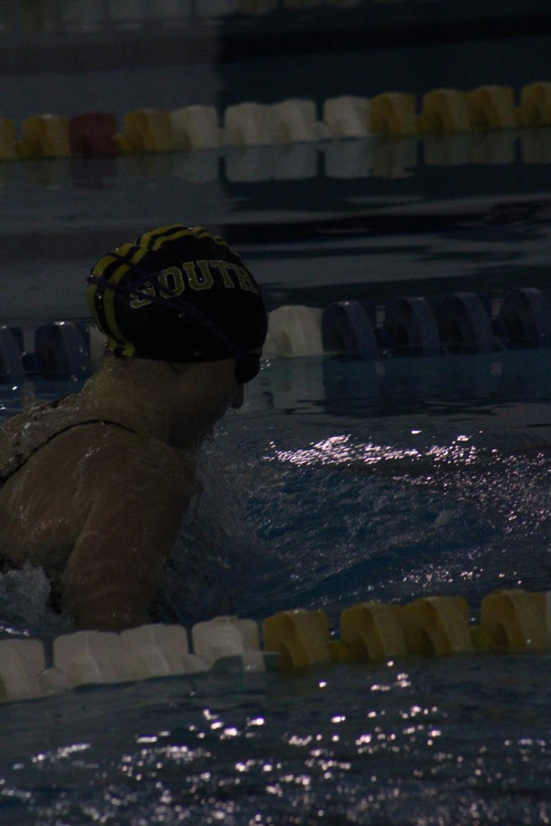 Lydia Pry '27 swimming breaststroke.