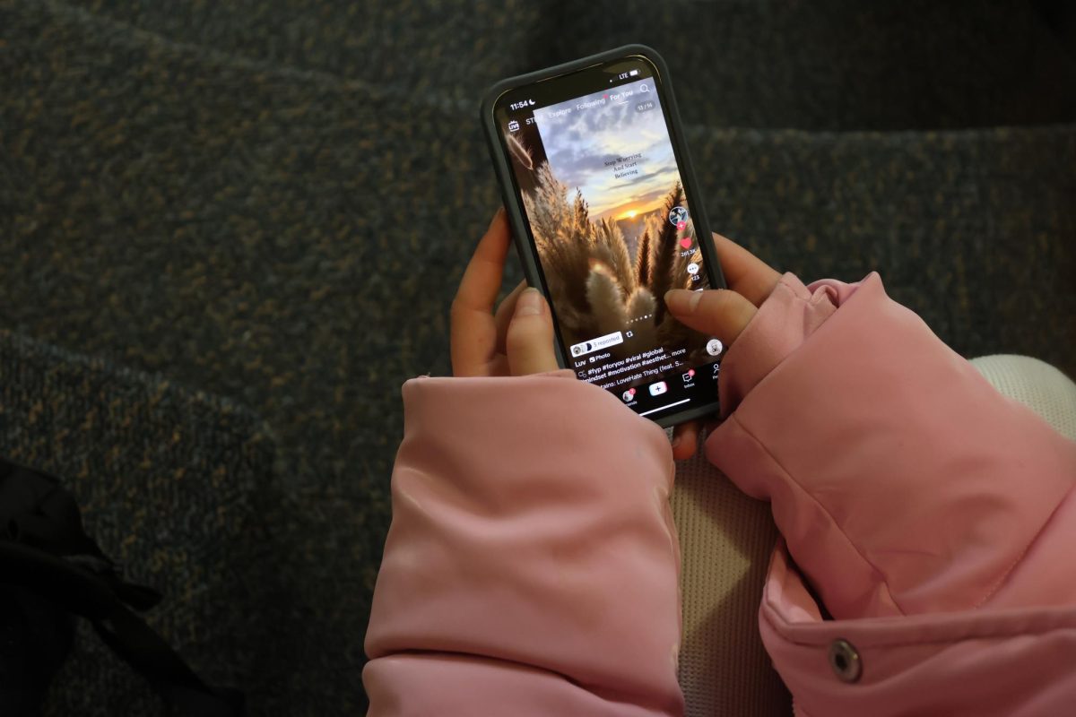 Student mindlessly scrolls through TikTok during lunch.