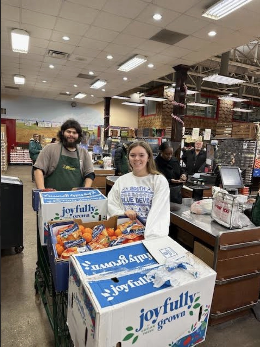 Elle Petz ‘26 at Randazzo Fruit Market picking up donations for Adopt a Family 2024 as part of the Student Government Charity Week. 
